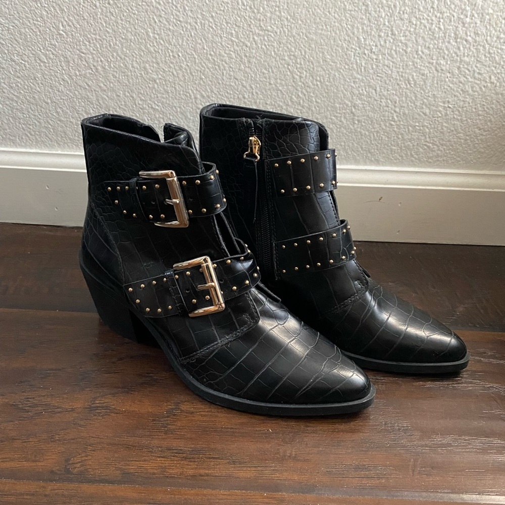 NEW Stradivarius Black and Gold Booties